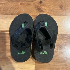 Sanuk Kids Black and Green Flip Flops